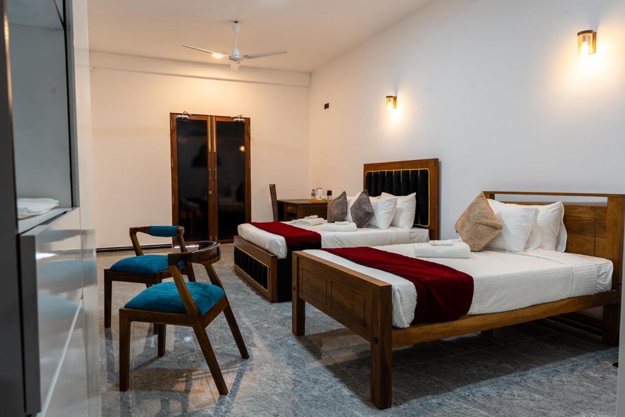 Golden Stars Hotel Dambulla Exterior photo